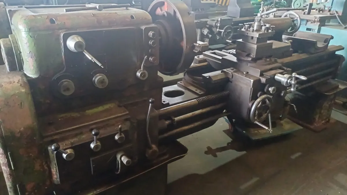 Torno Mecânico Marca Tarnow 1500mm X 600mm